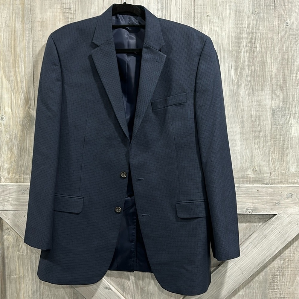 Chaps men’s navy blazer size 42L. F2